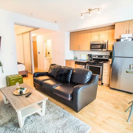 Micasa Suites - Stylish Condo In Maple Leaf Square Торонто Экстерьер фото