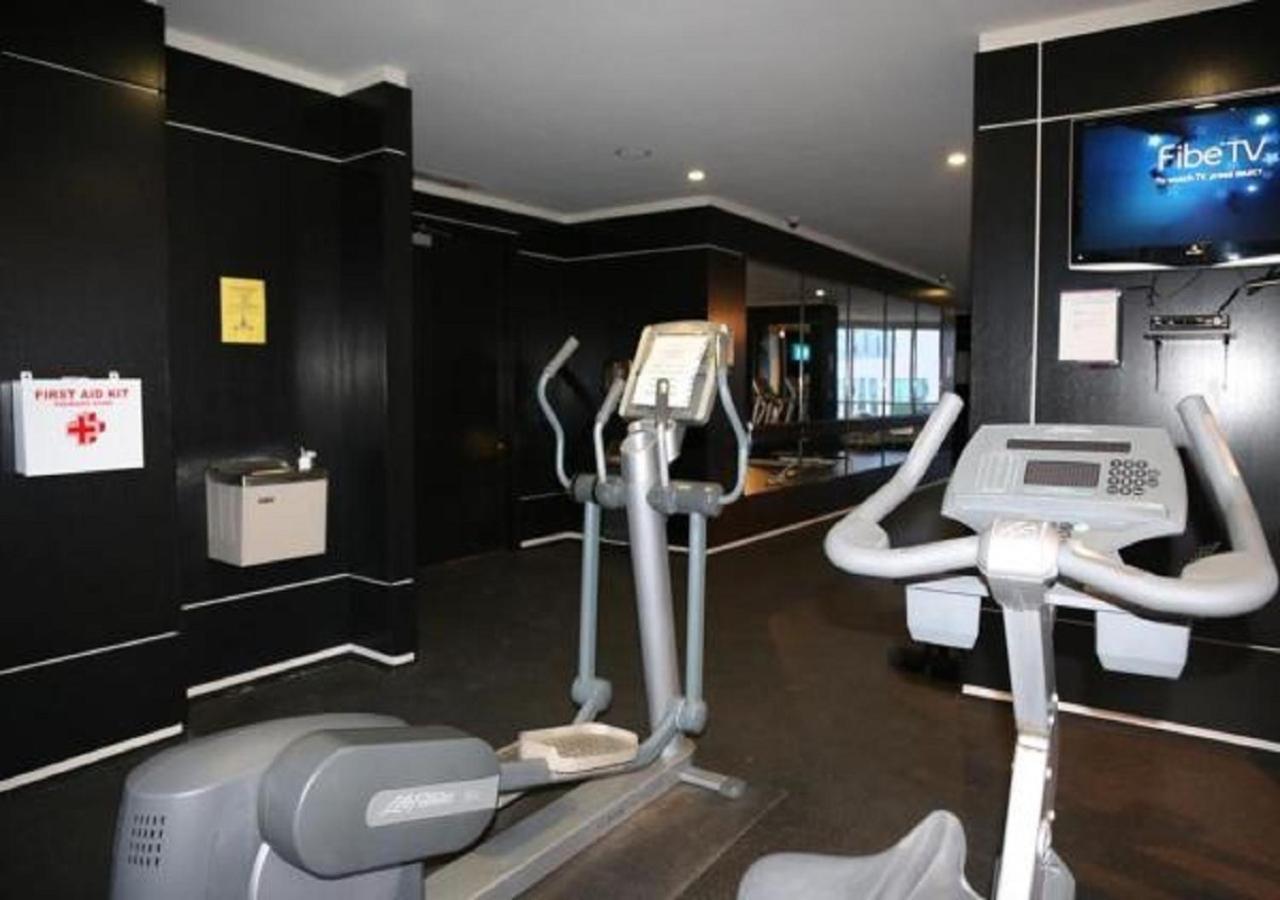 Micasa Suites - Stylish Condo In Maple Leaf Square Торонто Экстерьер фото
