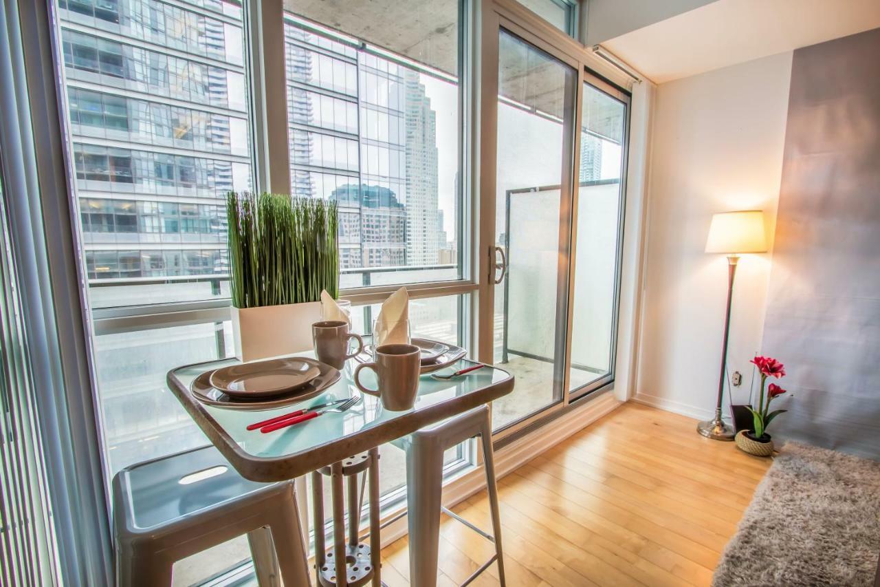 Micasa Suites - Stylish Condo In Maple Leaf Square Торонто Экстерьер фото