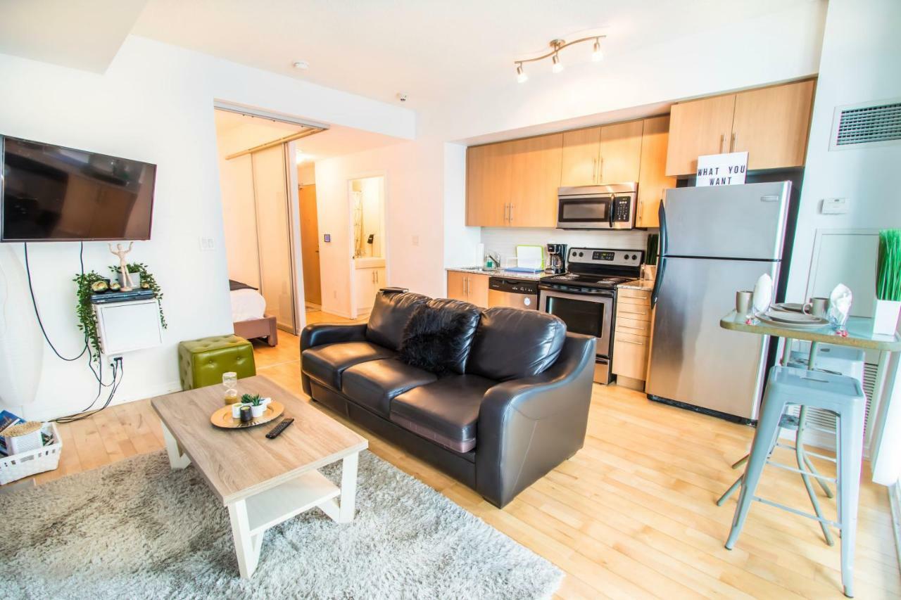 Micasa Suites - Stylish Condo In Maple Leaf Square Торонто Экстерьер фото