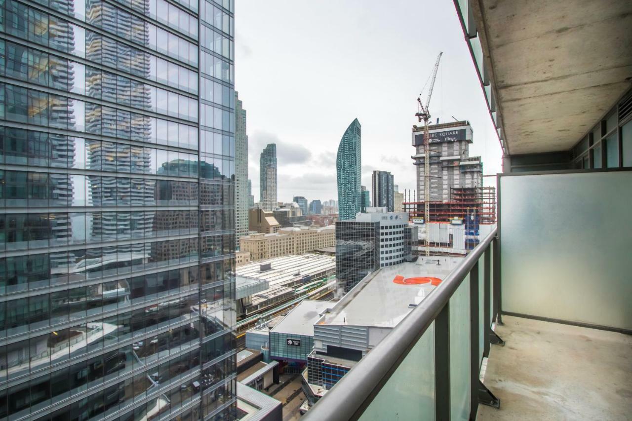 Micasa Suites - Stylish Condo In Maple Leaf Square Торонто Экстерьер фото