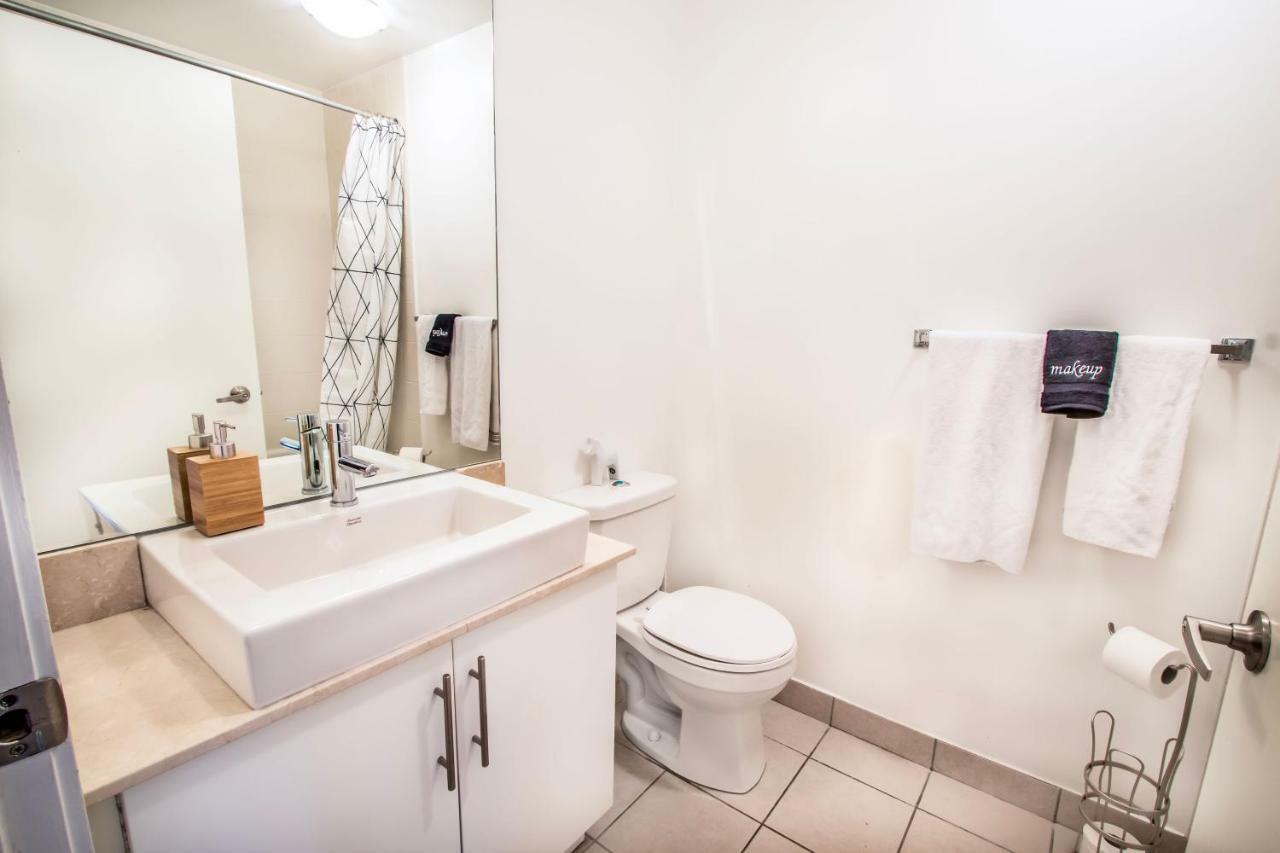 Micasa Suites - Stylish Condo In Maple Leaf Square Торонто Экстерьер фото
